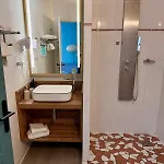马雷讷多莱龙宜必思尚品酒店 酒店